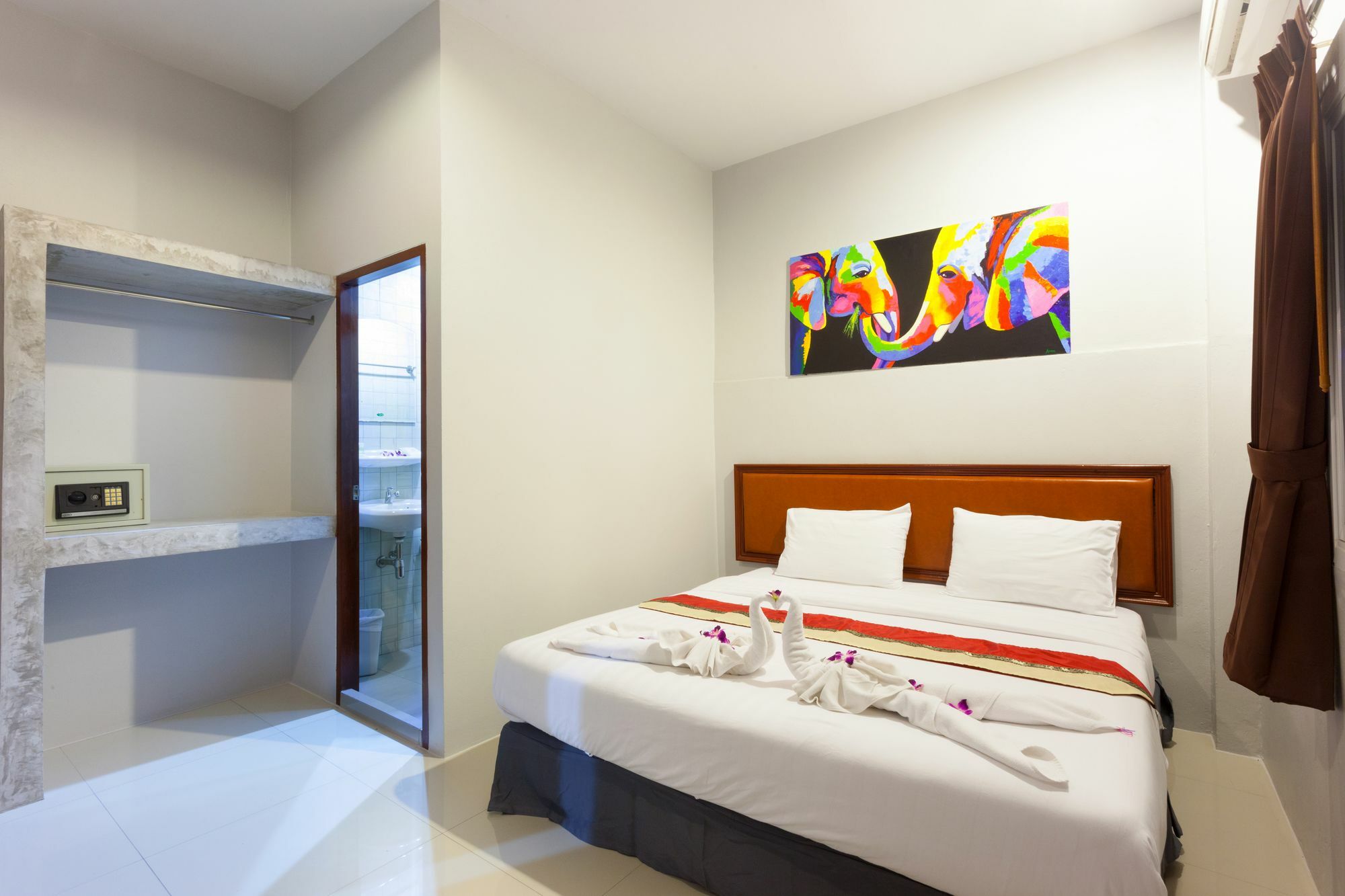 Freedom Hotel Patong Extérieur photo