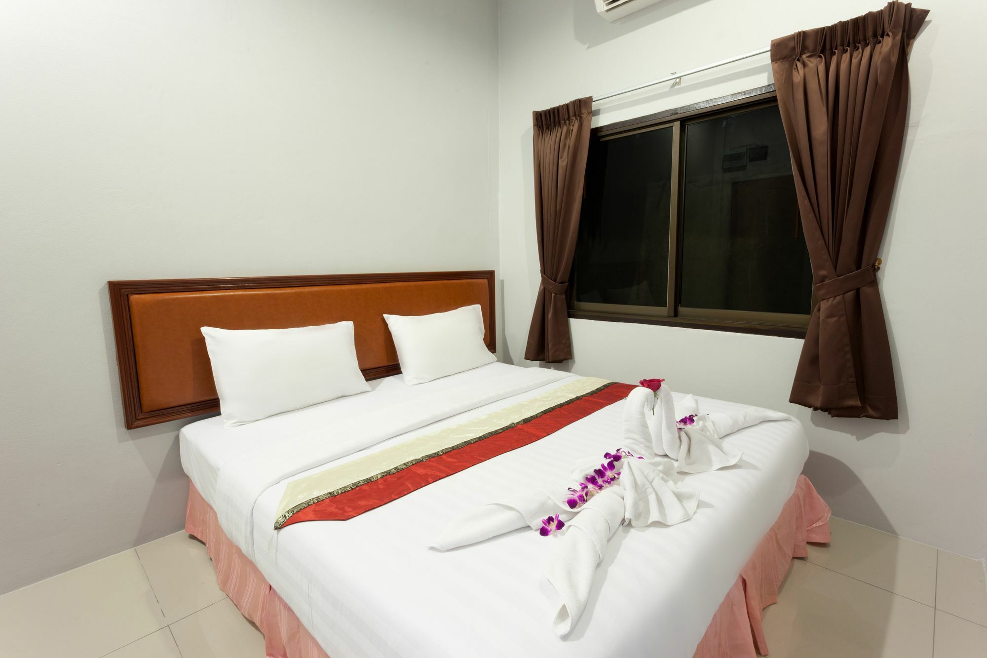 Freedom Hotel Patong Extérieur photo