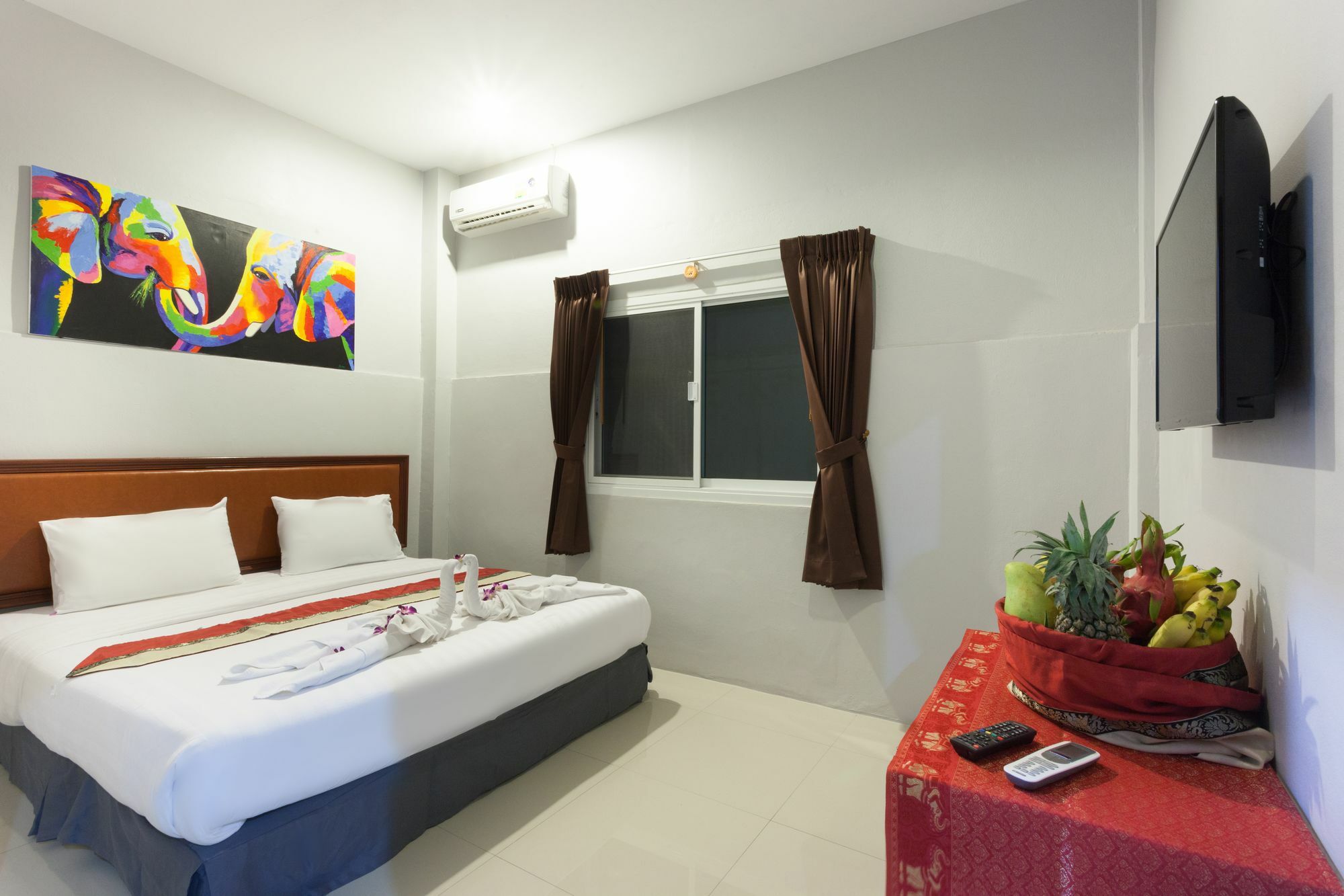 Freedom Hotel Patong Extérieur photo