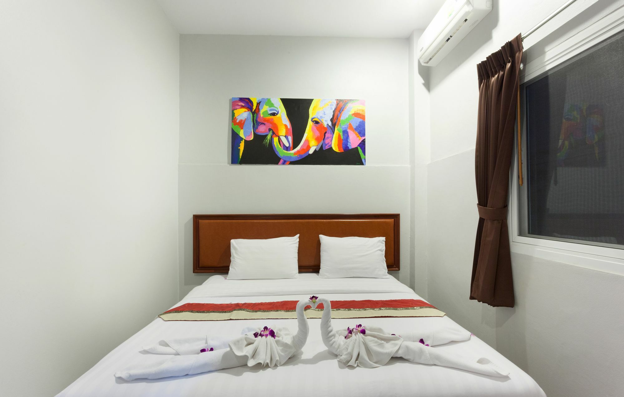 Freedom Hotel Patong Extérieur photo