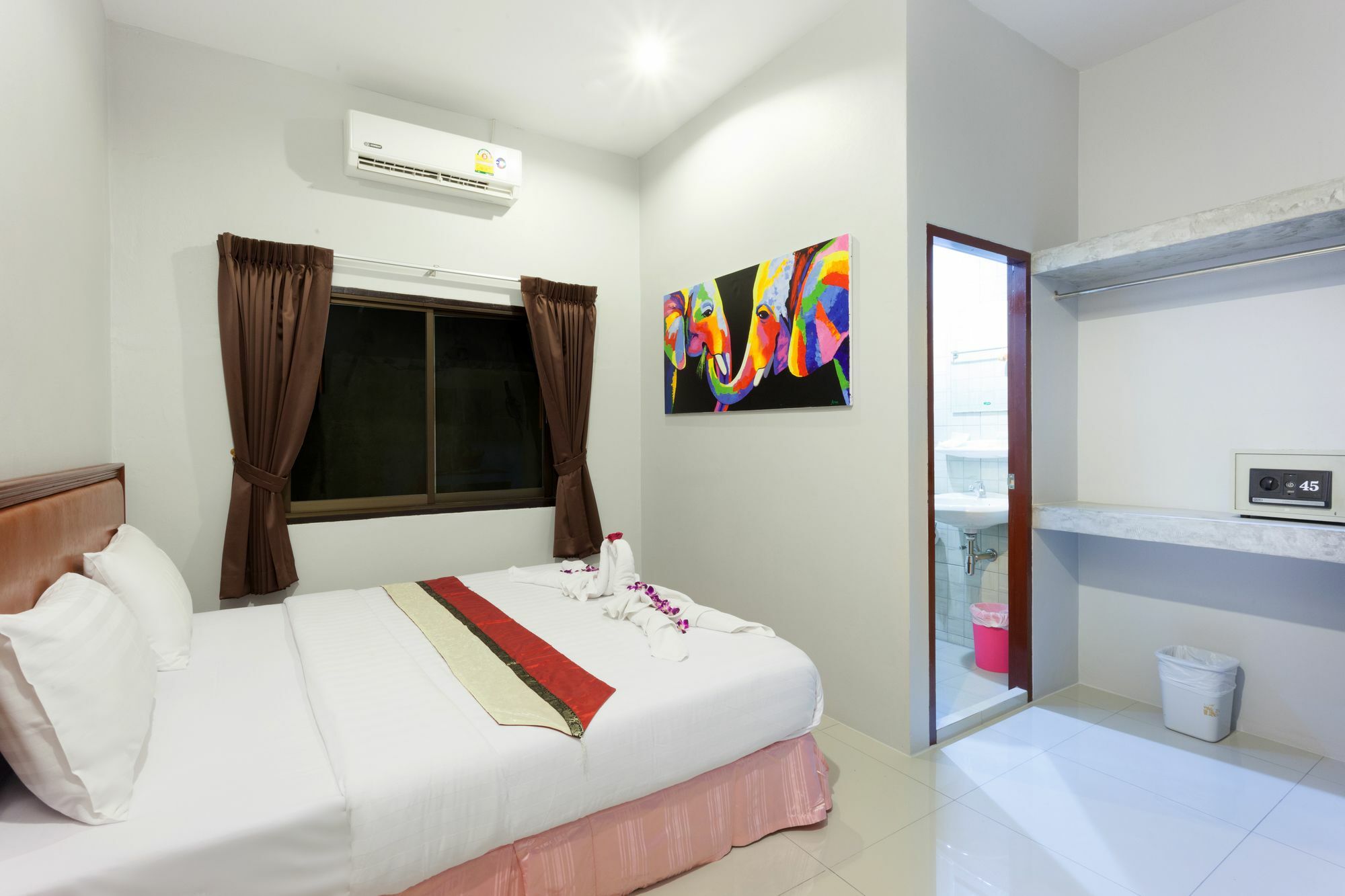 Freedom Hotel Patong Extérieur photo