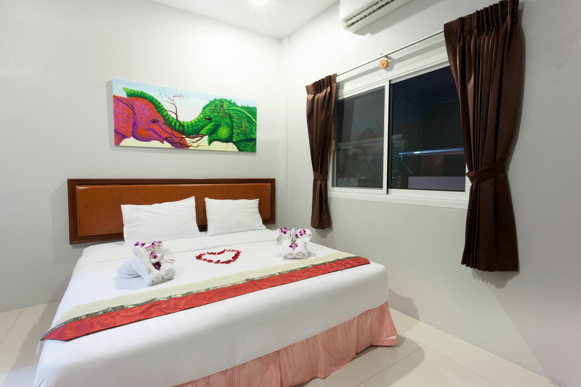 Freedom Hotel Patong Extérieur photo
