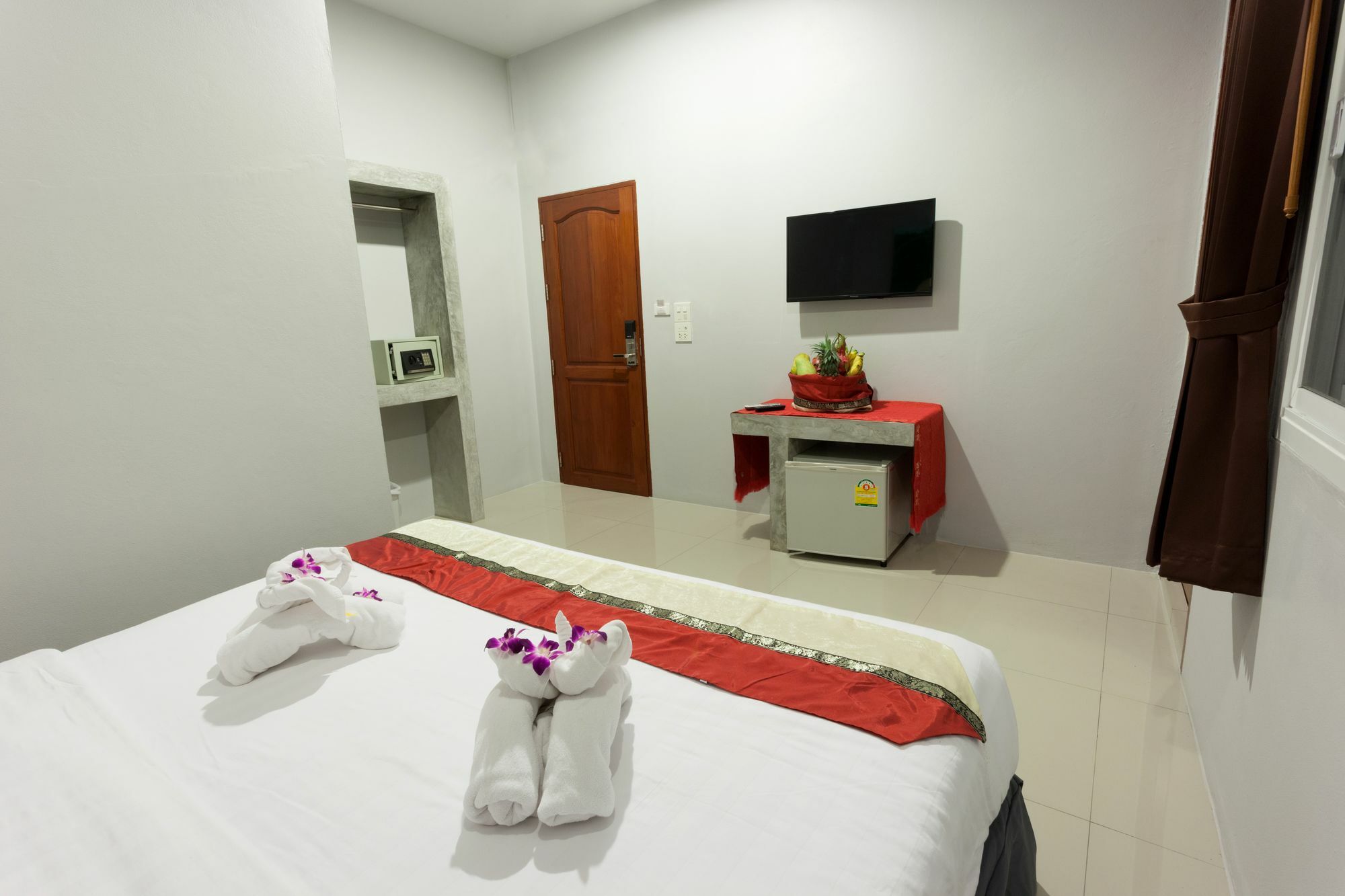 Freedom Hotel Patong Extérieur photo
