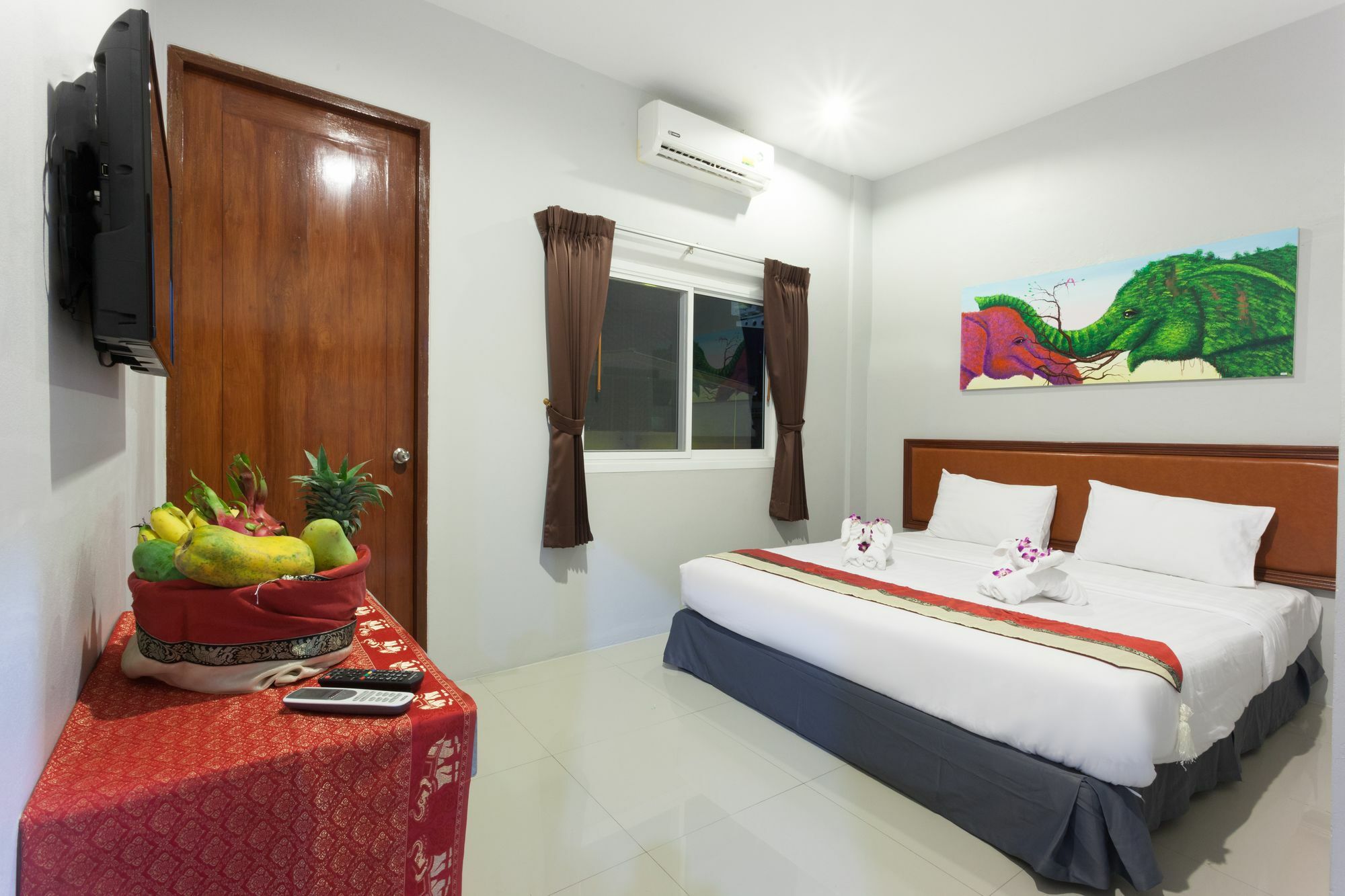 Freedom Hotel Patong Extérieur photo